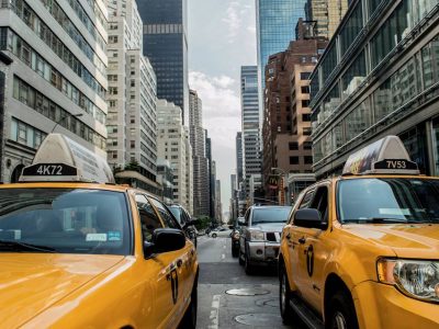 10 Tips for Budget-Friendly Luxury Taxi Travel in Big Cities